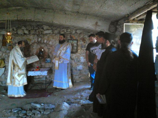 Σε ερημοκλήσι στο χωριό Λουκά λειτούργησε ο Μητροπολίτης Πατρῶν Χρυσόστομος! (εικόνες)