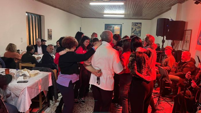 &Mu;&omicron;&nu;&alpha;&delta;&iota;&kappa;ή &alpha;&tau;&mu;ό&sigma;&phi;&alpha;&iota;&rho;&alpha; &sigma;&tau;&omicron; &Pi;&rho;&omicron;&sigma;&kappa;&omicron;&pi;&iota;&kappa;ό &gamma;&lambda;έ&nu;&tau;&iota; &tau;&eta;&sigmaf; &Tau;&rho;ί&pi;&omicron;&lambda;&eta;&sigmaf; (&epsilon;&iota;&kappa;ό&nu;&epsilon;&sigmaf;)