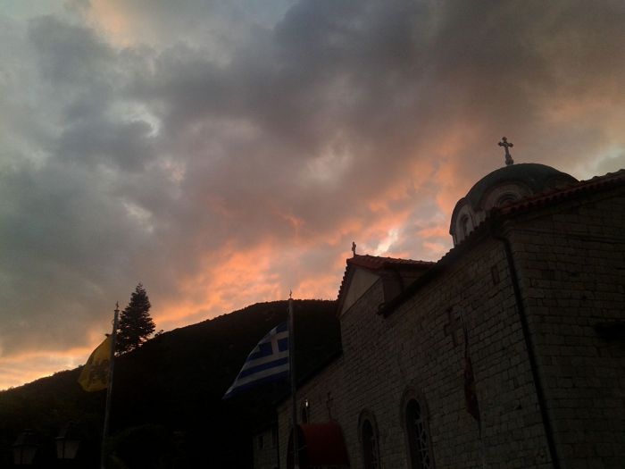 &Omicron;&upsilon;&rho;ά&nu;&iota;&omicron;&sigmaf; ... &pi;ί&nu;&alpha;&kappa;&alpha;&sigmaf; &sigma;&tau;&eta;&nu; &pi;&alpha;&nu;έ&mu;&omicron;&rho;&phi;&eta; &Sigma;&tau;&epsilon;&mu;&nu;ί&tau;&sigma;&alpha;!