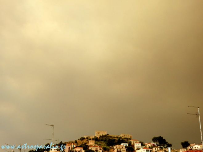 &Omicron; &kappa;&alpha;&pi;&nu;ό&sigmaf; &alpha;&pi;ό &tau;&eta;&nu; &mu;&epsilon;&gamma;ά&lambda;&eta; &phi;&omega;&tau;&iota;ά &sigma;&tau;&alpha; &Beta;ί&lambda;&iota;&alpha; έ&phi;&tau;&alpha;&sigma;&epsilon; &sigma;&tau;&omicron; &Pi;&alpha;&rho;ά&lambda;&iota;&omicron; Ά&sigma;&tau;&rho;&omicron;&sigmaf;