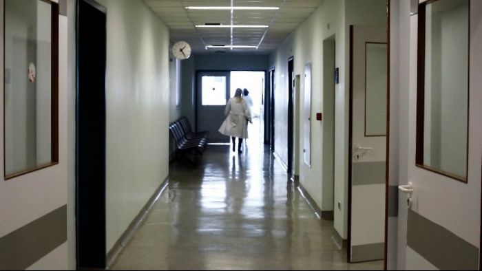 &Kappa;&omicron;&rho;&omega;&nu;&omicron;ϊό&sigmaf; | 150 &kappa;&rho;&omicron;ύ&sigma;&mu;&alpha;&tau;&alpha; &kappa;&alpha;&iota; 2 &theta;ά&nu;&alpha;&tau;&omicron;&iota; &tau;&omicron; &tau;&epsilon;&lambda;&epsilon;&upsilon;&tau;&alpha;ί&omicron; 24&omega;&rho;&omicron;