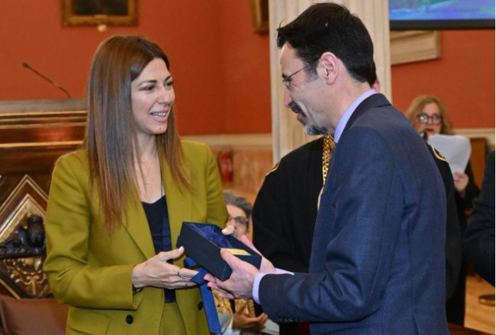 '&Beta;&rho;ά&beta;&epsilon;&upsilon;&sigma;&eta; &tau;&omicron;&upsilon; &Kappa;&alpha;&theta;&eta;&gamma;&eta;&tau;ή &Iota;&alpha;&tau;&rho;&iota;&kappa;ή&sigmaf; &tau;&omicron;&upsilon; &Pi;&alpha;&nu;&epsilon;&pi;&iota;&sigma;&tau;&eta;&mu;ί&omicron;&upsilon; &Alpha;&theta;&eta;&nu;ώ&nu;, &Eta;&lambda;ί&alpha; &Sigma;&iota;έ&mu;&pi;&omicron;&upsilon;