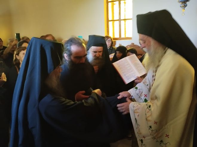 &Mu;&omicron;&nu;ή &Pi;&rho;&omicron;&delta;&rho;ό&mu;&omicron;&upsilon; | &Kappa;&omicron;&upsilon;&rho;ά &mu;&omicron;&nu;&alpha;&chi;&omicron;ύ &sigma;&tau;&omicron; &Epsilon;&kappa;&kappa;&lambda;&eta;&sigma;ά&kappa;&iota; &tau;&eta;&sigmaf; &Mu;&epsilon;&tau;&alpha;&mu;ό&rho;&phi;&omega;&sigma;&eta;&sigmaf; (&epsilon;&iota;&kappa;ό&nu;&epsilon;&sigmaf;)