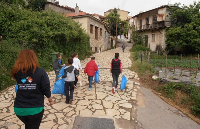 Μαθητές μαζί με προσωπικό του Φορέα Διαχείρισης Πάρνωνα καθάρισαν εθελοντικά τον Άγιο Πέτρο