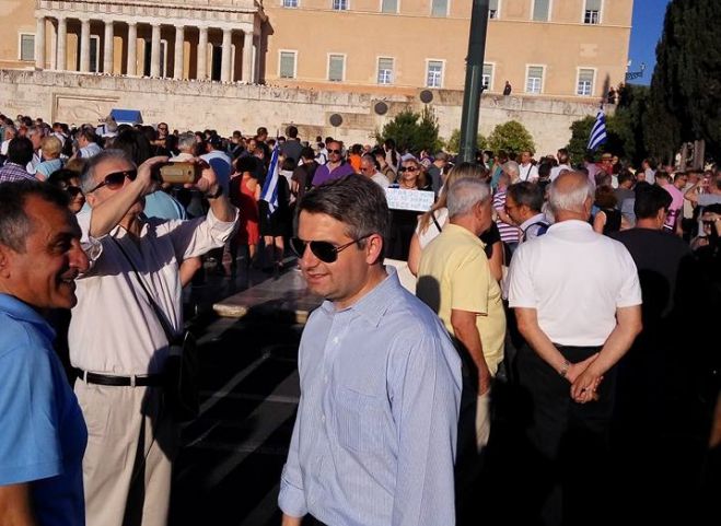 "&Pi;&alpha;&rho;&alpha;&iota;&tau;&eta;&theta;&epsilon;ί&tau;&epsilon;" - &Sigma;&tau;&eta;&nu; &Pi;&lambda;&alpha;&tau;&epsilon;ί&alpha; &Sigma;&upsilon;&nu;&tau;ά&gamma;&mu;&alpha;&tau;&omicron;&sigmaf; &omicron; &Omicron;&delta;&upsilon;&sigma;&sigma;έ&alpha;&sigmaf; (&epsilon;&iota;&kappa;ό&nu;&epsilon;&sigmaf;)