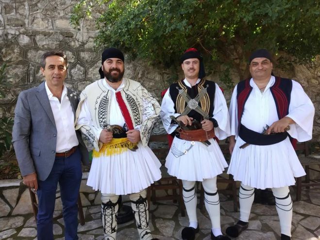 &Nu;&tau;ύ&theta;&eta;&kappa;&alpha;&nu; &phi;&omicron;&upsilon;&sigma;&tau;&alpha;&nu;&epsilon;&lambda;ά&delta;&epsilon;&sigmaf; &gamma;&iota;&alpha; &nu;&alpha; &tau;&iota;&mu;ή&sigma;&omicron;&upsilon;&nu; &tau;&omicron; &gamma;ά&mu;&omicron; &tau;&eta;&sigmaf; &Mu;&alpha;&rho;ί&alpha;&sigmaf; &Mu;&epsilon;&nu;&omicron;ύ&nu;&omicron;&sigmaf; &sigma;&tau;&eta;&nu; &Alpha;&rho;&kappa;&alpha;&delta;ί&alpha;! (&epsilon;&iota;&kappa;ό&nu;&epsilon;&sigmaf;)