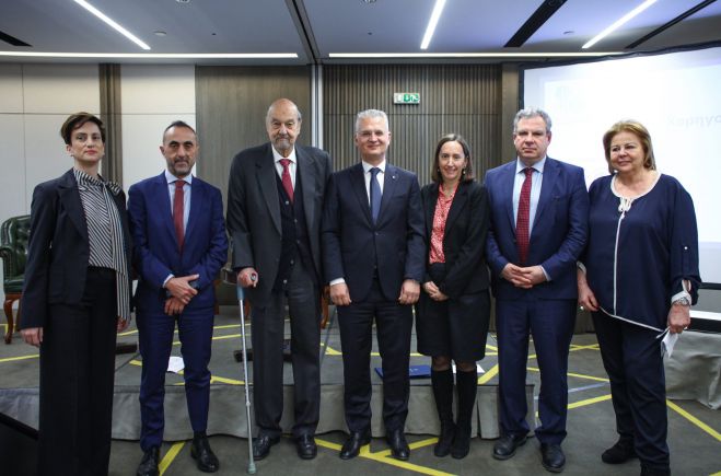 &Pi;&tau;&omega;&chi;ό&sigmaf;: &laquo;&Nu;&alpha; &kappa;&rho;&alpha;&tau;ή&sigma;&omicron;&upsilon;&mu;&epsilon; &epsilon;&delta;ώ &tau;&omicron;&upsilon;&sigmaf; &delta;&iota;&kappa;&omicron;ύ&sigmaf; &mu;&alpha;&sigmaf; &epsilon;&pi;&iota;&sigma;&tau;ή&mu;&omicron;&nu;&epsilon;&sigmaf;, &tau;&omicron;&upsilon;&sigmaf; &delta;&iota;&kappa;&omicron;ύ&sigmaf; &mu;&alpha;&sigmaf; &alpha;&nu;&theta;&rho;ώ&pi;&omicron;&upsilon;&sigmaf; &sigma;&tau;&eta;&nu; &Pi;&epsilon;&lambda;&omicron;&pi;ό&nu;&nu;&eta;&sigma;&omicron;&raquo;