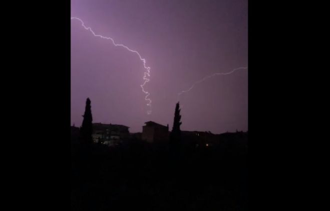 &Kappa;&epsilon;&rho;&alpha;&upsilon;&nu;&omicron;ί "&chi;&tau;&upsilon;&pi;&omicron;ύ&nu;'' &pi;&epsilon;&rho;&iota;&omicron;&chi;έ&sigmaf; &tau;&eta;&sigmaf; &Alpha;&rho;&kappa;&alpha;&delta;ί&alpha;&sigmaf; - &Delta;&epsilon;ί&tau;&epsilon; live!