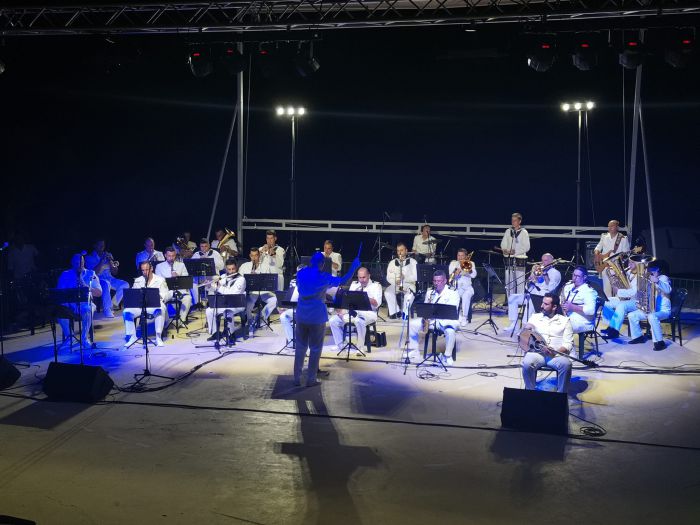 &Mu;ά&gamma;&epsilon;&psi;&epsilon; &tau;&omicron; &kappa;&omicron;&iota;&nu;ό &eta; &mu;&pi;ά&nu;&tau;&alpha; &tau;&omicron;&upsilon; &pi;&omicron;&lambda;&epsilon;&mu;&iota;&kappa;&omicron;ύ &Nu;&alpha;&upsilon;&tau;&iota;&kappa;&omicron;ύ &sigma;&tau;&omicron; &lambda;&iota;&mu;ά&nu;&iota; &tau;&omicron;&upsilon; &Tau;&upsilon;&rho;&omicron;ύ (vd)