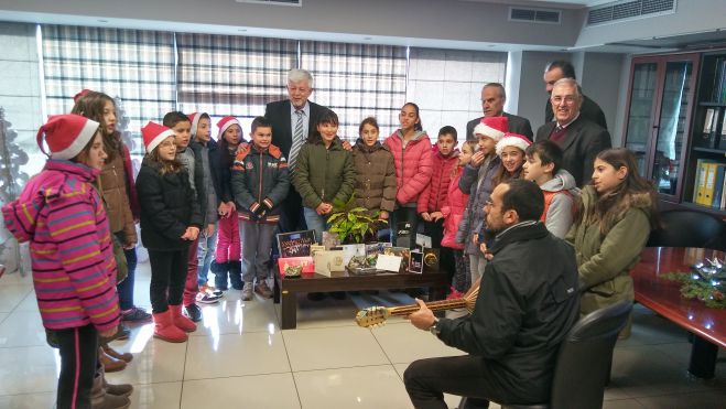 Κάλαντα Χριστουγέννων και χαρούμενες ευχές &quot;γέμισαν&quot; το γραφείο του Δημάρχου στην Τρίπολη! (εικόνες)