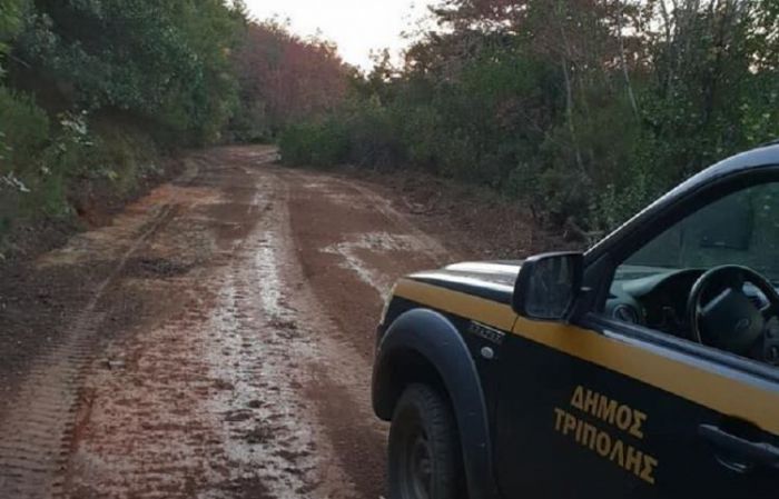 Σμυρνιώτης: "Ξύνουν αγροτικούς δρόμους και λένε ότι κάνουν έργα"