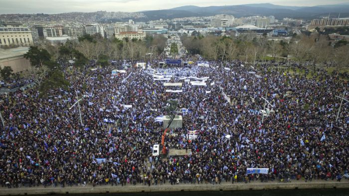 «Η Μακεδονία είναι η ψυχή μας» | Μισό εκατομμύριο Έλληνες στο συλλαλητήριο! (vd)