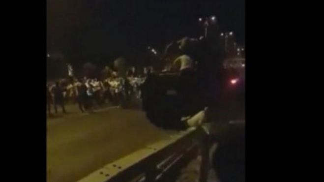 ΣΚΛΗΡΟ ΒΙΝΤΕΟ: Τανκ πέρασε πάνω από ανθρώπους στην Τουρκία!
