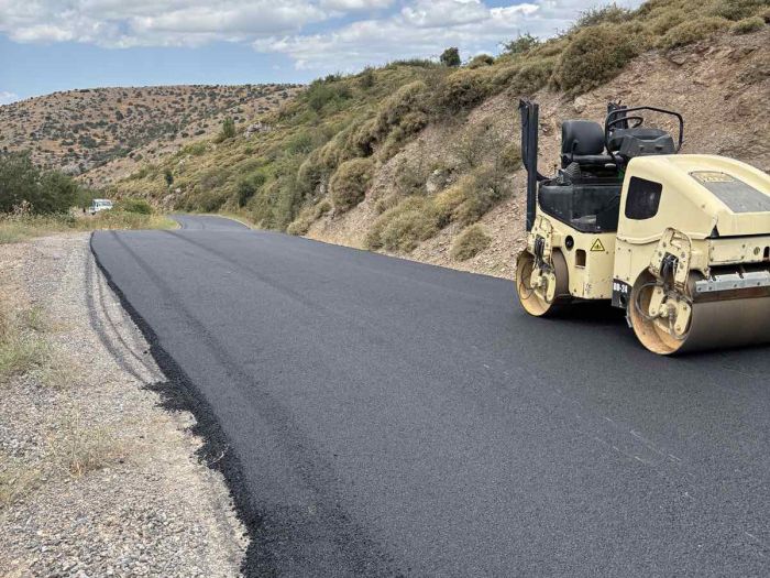 Σύμβαση 300.000 € για άμεσες αποκαταστάσεις στο οδικό δίκτυο της Αρκαδίας – Υπογραφή από τον Αντιπεριφερειάρχη Κώστα Μανδρώνη