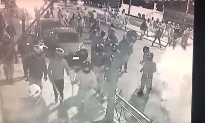 &Gamma;&iota;&alpha; "&pi;&alpha;&rho;&alpha;&kappa;&rho;ά&tau;&omicron;&sigmaf; &tau;&omicron;&upsilon; &Sigma;&Upsilon;&Rho;&Iota;&Zeta;&Alpha;" &mu;&iota;&lambda;ά &eta; &Chi;&rho;&upsilon;&sigma;ή &Alpha;&upsilon;&gamma;ή: "&Mu;&alpha;&sigmaf; &epsilon;&pi;&iota;&tau;έ&theta;&eta;&kappa;&alpha;&nu; 100 &kappa;&rho;&alpha;&nu;&omicron;&phi;ό&rho;&omicron;&iota;" - &Delta;&epsilon;ί&tau;&epsilon; &beta;ί&nu;&tau;&epsilon;&omicron;!