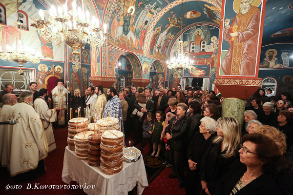&Eta; &Epsilon;&omicron;&rho;&tau;ή &tau;&omicron;&upsilon; &Alpha;&gamma;ί&omicron;&upsilon; &Mu;&eta;&nu;ά &lambda;ί&gamma;&omicron; έ&xi;&omega; &alpha;&pi;ό &tau;&eta;&nu; &Tau;&rho;ί&pi;&omicron;&lambda;&eta;, &sigma;&tau;&eta;&nu; &theta;έ&sigma;&eta; &Pi;&lambda;ά&tau;&sigma;&alpha; (&epsilon;&iota;&kappa;ό&nu;&epsilon;&sigmaf;)
