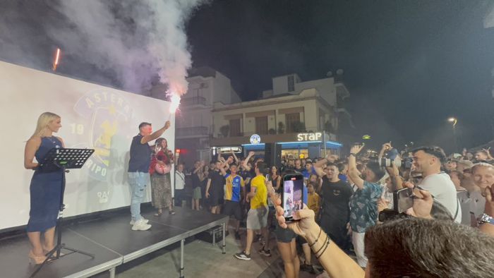 Η σπουδαία γιορτή του ASTERAS AKTOR στο Star Store | Η παρουσίαση των ομάδων, τα συνθήματα των Tigers, φωτογραφίες και αυτόγραφα για τα μικρά παιδιά και η... πρόταση γάμου!