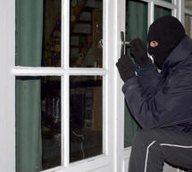 &Lambda;&eta;&sigma;&tau;έ&sigmaf; &chi;&tau;ύ&pi;&eta;&sigma;&alpha;&nu; &lambda;ά&theta;&omicron;&sigmaf; &pi;ό&rho;&tau;&alpha; &sigma;&tau;&eta; &Beta;&lambda;&alpha;&chi;έ&rho;&nu;&alpha;&hellip;