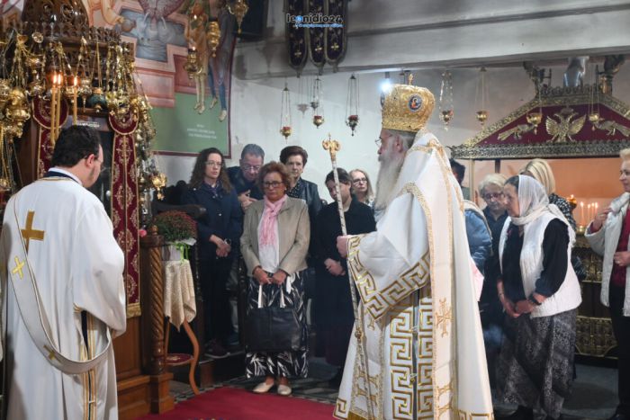 &Delta;&iota;&pi;&lambda;ή &pi;&nu;&epsilon;&upsilon;&mu;&alpha;&tau;&iota;&kappa;ή &epsilon;&pi;έ&tau;&epsilon;&iota;&omicron;&sigmaf; &sigma;&tau;&eta;&nu; &Iota;&epsilon;&rho;ά &Mu;&omicron;&nu;ή &Pi;&alpha;&nu;&alpha;&gamma;ί&alpha;&sigmaf; Έ&lambda;&omega;&nu;&alpha;&sigmaf; (&epsilon;&iota;&kappa;ό&nu;&epsilon;&sigmaf;)