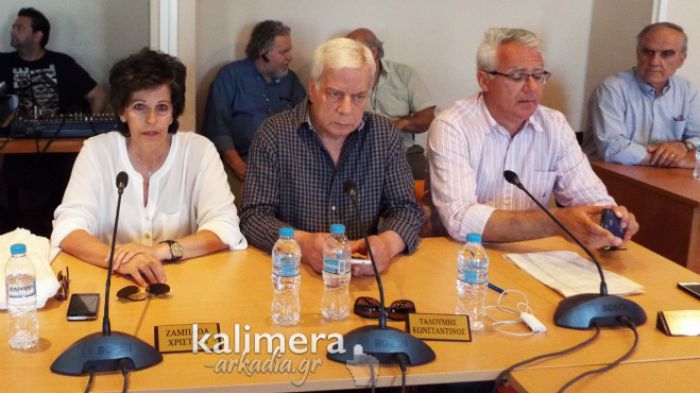 &quot;Φωτογραφική&quot; προκήρυξη για το χώρο των προσφύγων στην Τρίπολη καταγγέλλει ο Σμυρνιώτης