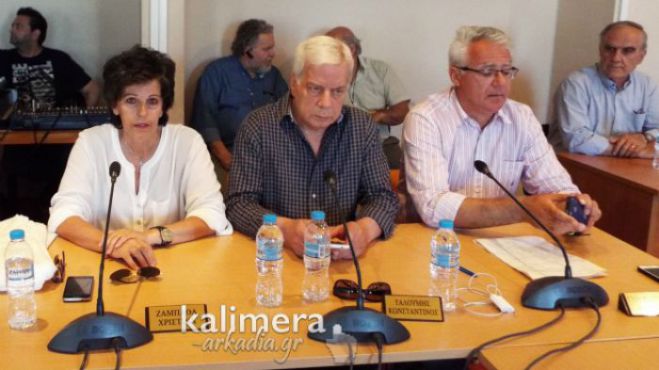 &quot;Φωτογραφική&quot; προκήρυξη για το χώρο των προσφύγων στην Τρίπολη καταγγέλλει ο Σμυρνιώτης