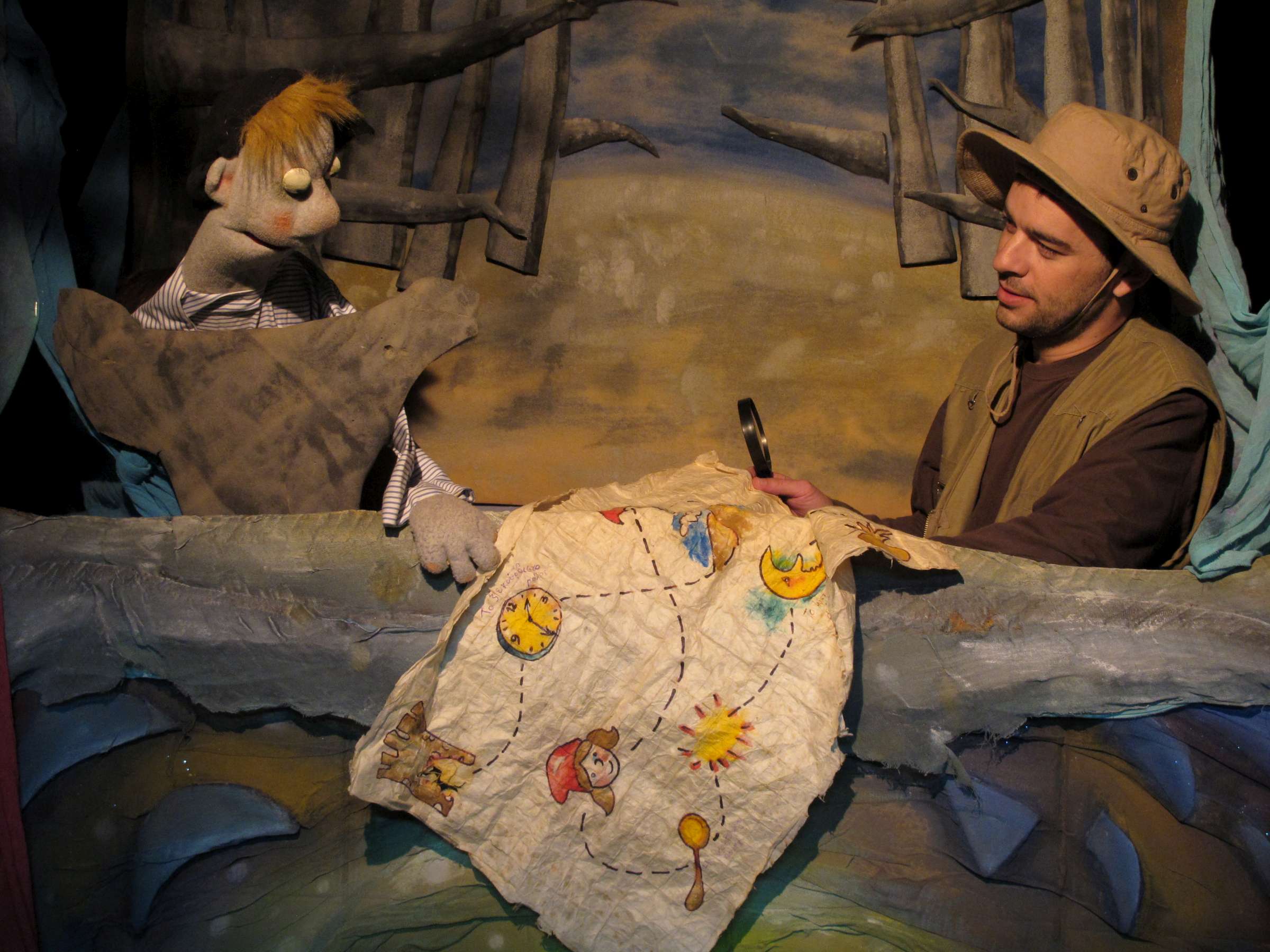 &Sigma;ή&mu;&epsilon;&rho;&alpha; - &Pi;&alpha;&iota;&delta;&iota;&kappa;ό &kappa;&omicron;&upsilon;&kappa;&lambda;&omicron;&theta;έ&alpha;&tau;&rho;&omicron; &sigma;&tau;&eta;&nu; &Tau;&rho;ί&pi;&omicron;&lambda;&eta; (video)