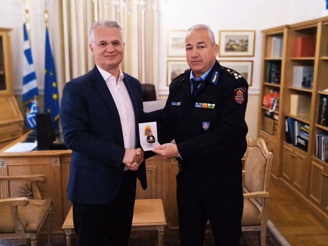 &Sigma;&tau;&eta;&nu; &Pi;&epsilon;&rho;&iota;&phi;έ&rho;&epsilon;&iota;&alpha; &omicron; &Gamma;&epsilon;&nu;&iota;&kappa;ό&sigmaf; &Epsilon;&pi;&iota;&theta;&epsilon;&omega;&rho;&eta;&tau;ή&sigmaf; &Pi;&upsilon;&rho;&omicron;&sigma;&beta;&epsilon;&sigma;&tau;&iota;&kappa;ή&sigmaf; &Nu;&omicron;&tau;ί&omicron;&upsilon; &Epsilon;&lambda;&lambda;ά&delta;&omicron;&sigmaf;