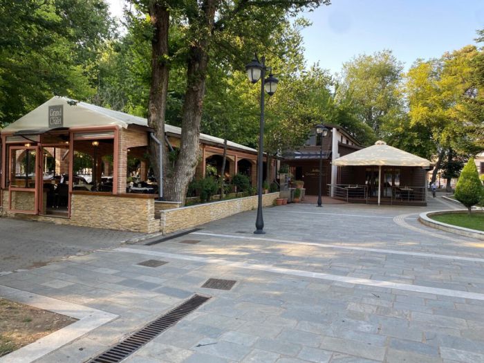Παράταση εκμίσθωσης του δημοτικού περιπτέρου «Σαλέ» | "Είναι σωστοί επαγγελματίες" - "Να βρεθεί μία λύση για τις καμινάδες και τις μυρωδιές"