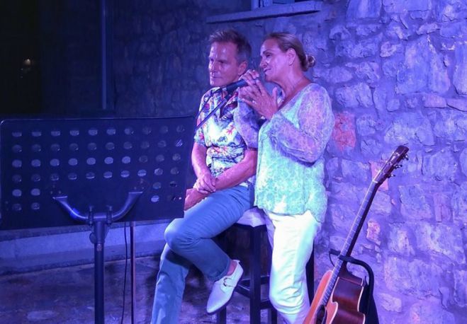 Έ&nu;&alpha; &mu;&omicron;&nu;&alpha;&delta;&iota;&kappa;ό &mu;&omicron;&upsilon;&sigma;&iota;&kappa;ό &beta;&rho;ά&delta;&upsilon; &sigma;&tau;&eta;&nu; &Alpha;&sigma;έ&alpha; &mu;&epsilon; &tau;&omicron;&nu; &Beta;&alpha;&gamma;&gamma;έ&lambda;&eta; &Gamma;&epsilon;&rho;&mu;&alpha;&nu;ό! (vd)