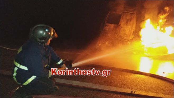 Κάηκε ολοσχερώς νταλίκα στην Π.Ε.Ο Κορίνθου – Άργους, στα Δερβενάκια (vd)