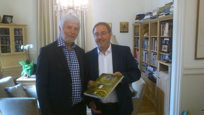 Έ&delta;&rho;&alpha; &sigma;&tau;&eta;&nu; &Pi;&epsilon;&rho;&iota;&phi;έ&rho;&epsilon;&iota;&alpha; &Pi;&epsilon;&lambda;&omicron;&pi;&omicron;&nu;&nu;ή&sigma;&omicron;&upsilon; &theta;&alpha; έ&chi;&epsilon;&iota; &tau;&omicron; &Epsilon;&lambda;&lambda;&eta;&nu;&omicron;&gamma;&epsilon;&rho;&mu;&alpha;&nu;&iota;&kappa;ό Ί&delta;&rho;&upsilon;&mu;&alpha; &Nu;&epsilon;&omicron;&lambda;&alpha;ί&alpha;&sigmaf;!