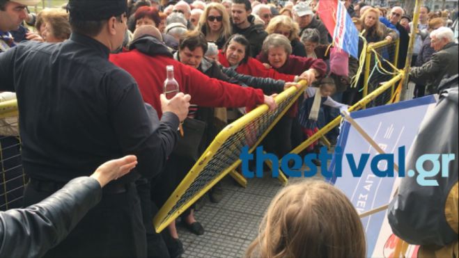 &Omicron;&upsilon;&rho;έ&sigmaf; &kappa;&alpha;&iota; &sigma;&pi;&rho;&omega;&xi;ί&mu;&alpha;&tau;&alpha; &gamma;&iota;&alpha; έ&nu;&alpha; &pi;&iota;ά&tau;&omicron; &phi;&alpha;&sigma;&omicron;&lambda;ά&delta;&alpha; ... (vd)