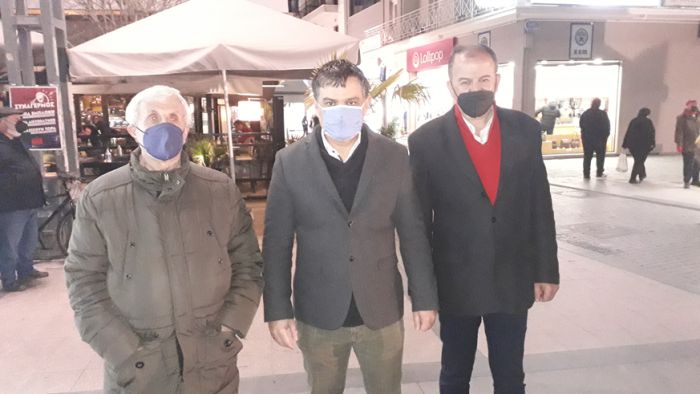 Μέλη του Δυτικού Τομέα Τρίπολης του ΣΥΡΙΖΑ στην εκδήλωση για την ακρίβεια