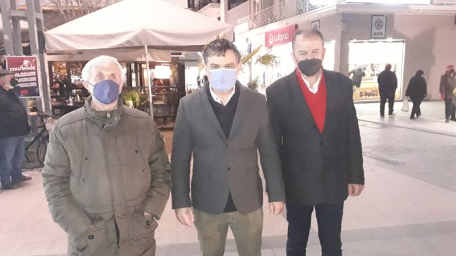 Μέλη του Δυτικού Τομέα Τρίπολης του ΣΥΡΙΖΑ στην εκδήλωση για την ακρίβεια