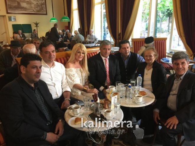 Τι συζήτησε ο Τσιαμούλος με το «ζεύγος Πατούλη» στο Μεγάλο Καφενείο; (εικόνες)