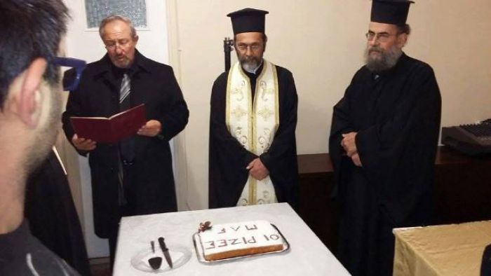 "&Omicron;&iota; &Rho;ί&zeta;&epsilon;&sigmaf; &mu;&alpha;&sigmaf;" έ&kappa;&omicron;&psi;&alpha;&nu; &tau;&eta;&nu; &pi;ί&tau;&alpha; &tau;&omicron;&upsilon;&sigmaf;! (&epsilon;&iota;&kappa;ό&nu;&epsilon;&sigmaf;)