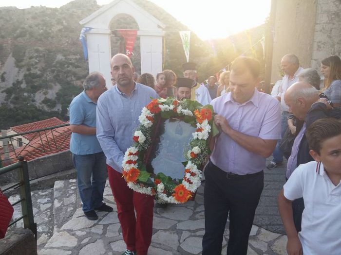 Η περιφορά της Εικόνας Κοιμήσεως της Θεοτόκου στη Δημητσάνα (εικόνες)
