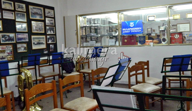 &Mu;&omicron;&upsilon;&sigma;&iota;&kappa;ή &sigma;&upsilon;&nu;&alpha;&upsilon;&lambda;ί&alpha; &sigma;&tau;&eta;&nu; &laquo;&Pi;&epsilon;&tau;&rho;&iota;&nu;&omicron;ύ&raquo; &pi;&rho;&omicron;&gamma;&rho;&alpha;&mu;&mu;&alpha;&tau;ί&zeta;&omicron;&upsilon;&nu; &omicron;&iota; &Phi;&iota;&lambda;&alpha;&rho;&mu;&omicron;&nu;&iota;&kappa;έ&sigmaf; &tau;&eta;&sigmaf; &Tau;&rho;ί&pi;&omicron;&lambda;&eta;&sigmaf; &kappa;&alpha;&iota; &Kappa;&alpha;&lambda;&alpha;&mu;ά&tau;&alpha;&sigmaf; (vd)!