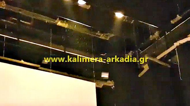 Σε τραγική κατάσταση το Μαλλιαροπούλειο – Έσταζαν νερά μέσα στο κτίριο κατά τη διάρκεια εκδήλωσης! (vd)