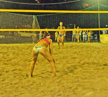 Όλα τα βλέμματα στο τουρνουά beach volley στο Παράλιο Άστρος (video)!