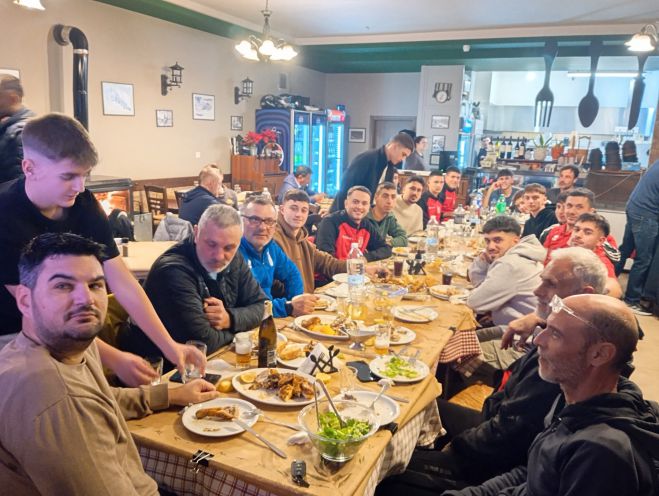 &Gamma;&epsilon;ύ&mu;&alpha; &nu;ί&kappa;&eta;&sigmaf; &gamma;&iota;&alpha; &tau;&eta;&nu; &pi;&omicron;&delta;&omicron;&sigma;&phi;&alpha;&iota;&rho;&iota;&kappa;ή &omicron;&mu;ά&delta;&alpha; &tau;&omicron;&upsilon; &Lambda;&epsilon;&omega;&nu;&iota;&delta;ί&omicron;&upsilon;! (&epsilon;&iota;&kappa;ό&nu;&epsilon;&sigmaf;)