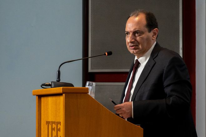 &Tau;&rho;ί&pi;&omicron;&lambda;&eta; | &Kappa;ό&beta;&epsilon;&iota; &tau;&eta;&nu; &pi;ί&tau;&alpha; &tau;&omicron;&upsilon; &omicron; &Sigma;&Upsilon;&Rho;&Iota;&Zeta;&Alpha; - &Kappa;&epsilon;&nu;&tau;&rho;&iota;&kappa;&omicron;ί &omicron;&mu;&iota;&lambda;&eta;&tau;έ&sigmaf; &Sigma;&pi;ί&rho;&tau;&zeta;&eta;&sigmaf; &kappa;&alpha;&iota; &Pi;&alpha;&pi;&alpha;&eta;&lambda;&iota;&omicron;ύ