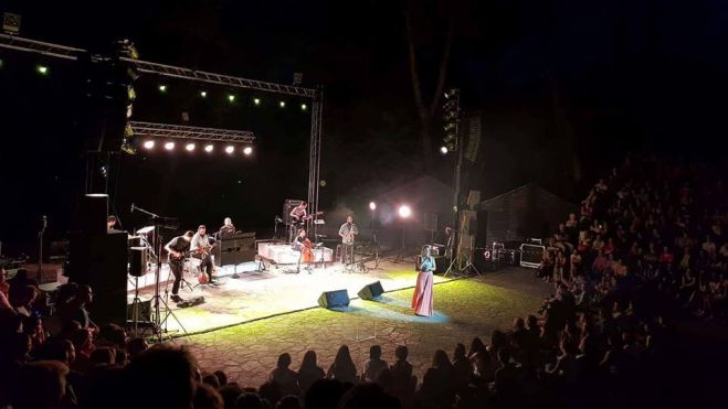 &quot;Μάγεψε&quot; το κοινό της Τρίπολης η Νατάσα Μποφίλιου! (vd)