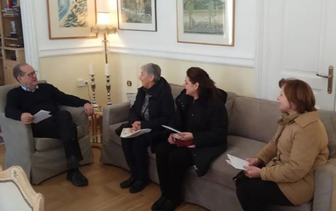 &Sigma;&upsilon;&nu;ά&nu;&tau;&eta;&sigma;&eta; &sigma;&tau;&eta;&nu; &Tau;&rho;ί&pi;&omicron;&lambda;&eta; &mu;&epsilon; &tau;&alpha; &pi;&epsilon;&rho;&iota;&phi;&epsilon;&rho;&epsilon;&iota;&alpha;&kappa;ά &tau;&mu;ή&mu;&alpha;&tau;&alpha; &alpha;&pi;ό &omicron;&lambda;ό&kappa;&lambda;&eta;&rho;&eta; &tau;&eta;&nu; &Pi;&epsilon;&rho;&iota;&phi;έ&rho;&epsilon;&iota;&alpha; &Pi;&epsilon;&lambda;&omicron;&pi;&omicron;&nu;&nu;ή&sigma;&omicron;&upsilon;;