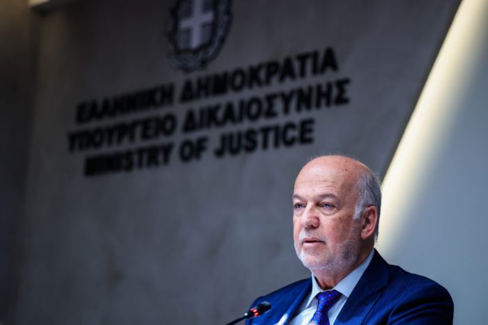 Υπουργός Δικαιοσύνης: "Σύντομα η εισαγγελική απόφαση για την εκταφή της σορού του γιου του κ. Ρούτσι"