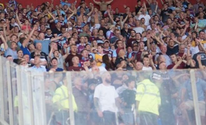 &Mu;&pi;έ&rho;&nu;&lambda;&iota;: &laquo;&Pi;έ&nu;&tau;&epsilon; &phi;ί&lambda;&alpha;&theta;&lambda;&omicron;&iota; &mu;&alpha;&sigmaf; &tau;&rho;&alpha;&upsilon;&mu;&alpha;&tau;ί&sigma;&tau;&eta;&kappa;&alpha;&nu; &kappa;&alpha;&iota; έ&nu;&alpha;&sigmaf; &mu;&alpha;&chi;&alpha;&iota;&rho;ώ&theta;&eta;&kappa;&epsilon; &sigma;&tau;&omicron; &pi;ό&delta;&iota;&raquo;