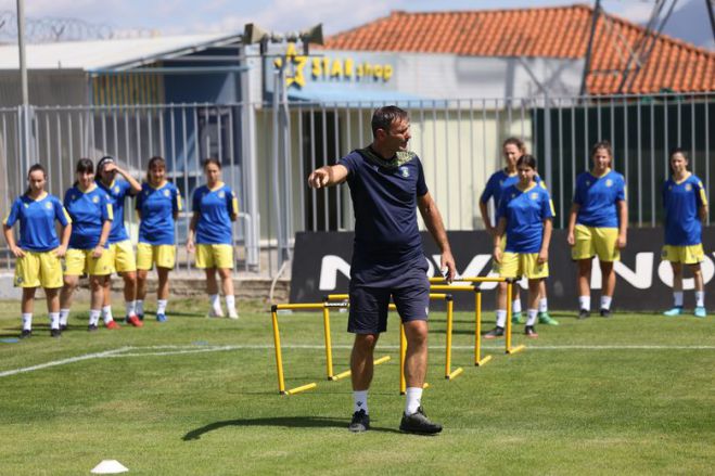 &Sigma;&tau;&eta; &Beta;' &Epsilon;&theta;&nu;&iota;&kappa;ή &eta; &gamma;&upsilon;&nu;&alpha;&iota;&kappa;&epsilon;ί&alpha; &omicron;&mu;ά&delta;&alpha; &tau;&omicron;&upsilon; &Alpha;&sigma;&tau;έ&rho;&alpha;!