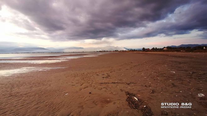 &Eta; &laquo;ά&mu;&pi;&omega;&tau;&eta;&raquo; ... &epsilon;&xi;&alpha;&phi;ά&nu;&iota;&sigma;&epsilon; &tau;&eta; &theta;ά&lambda;&alpha;&sigma;&sigma;&alpha; &sigma;&tau;&omicron; &Nu;&alpha;ύ&pi;&lambda;&iota;&omicron;! (&epsilon;&iota;&kappa;ό&nu;&epsilon;&sigmaf;)