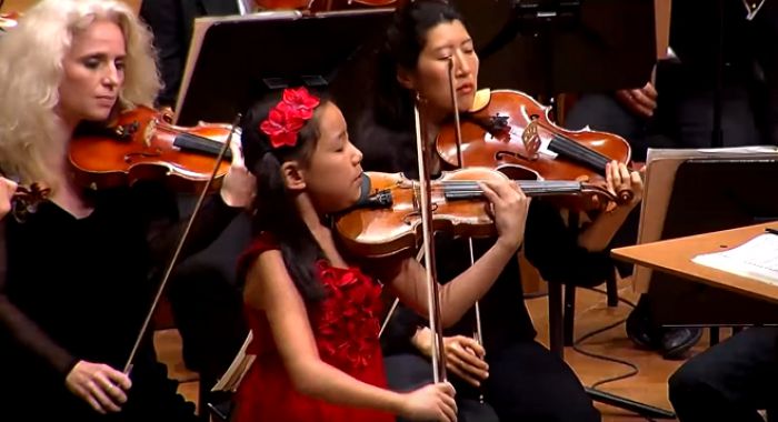 Αυτή είναι η 10χρονη Κινέζα που θα δώσει ρεσιτάλ βιολιού στην Τρίπολη - Δείτε το βίντεο!