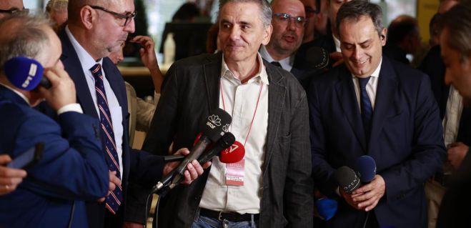 &Sigma;&Upsilon;&Rho;&Iota;&Zeta;&Alpha; | &Alpha;&pi;&omicron;&chi;ώ&rho;&eta;&sigma;&epsilon; &eta; &laquo;&Omicron;&mu;&pi;&rho;έ&lambda;&alpha;&raquo; - &Tau;&omicron; &kappa;&epsilon;ί&mu;&epsilon;&nu;&omicron; &mu;&epsilon; &tau;&iota;&sigmaf; 45 &upsilon;&pi;&omicron;&gamma;&rho;&alpha;&phi;έ&sigmaf;